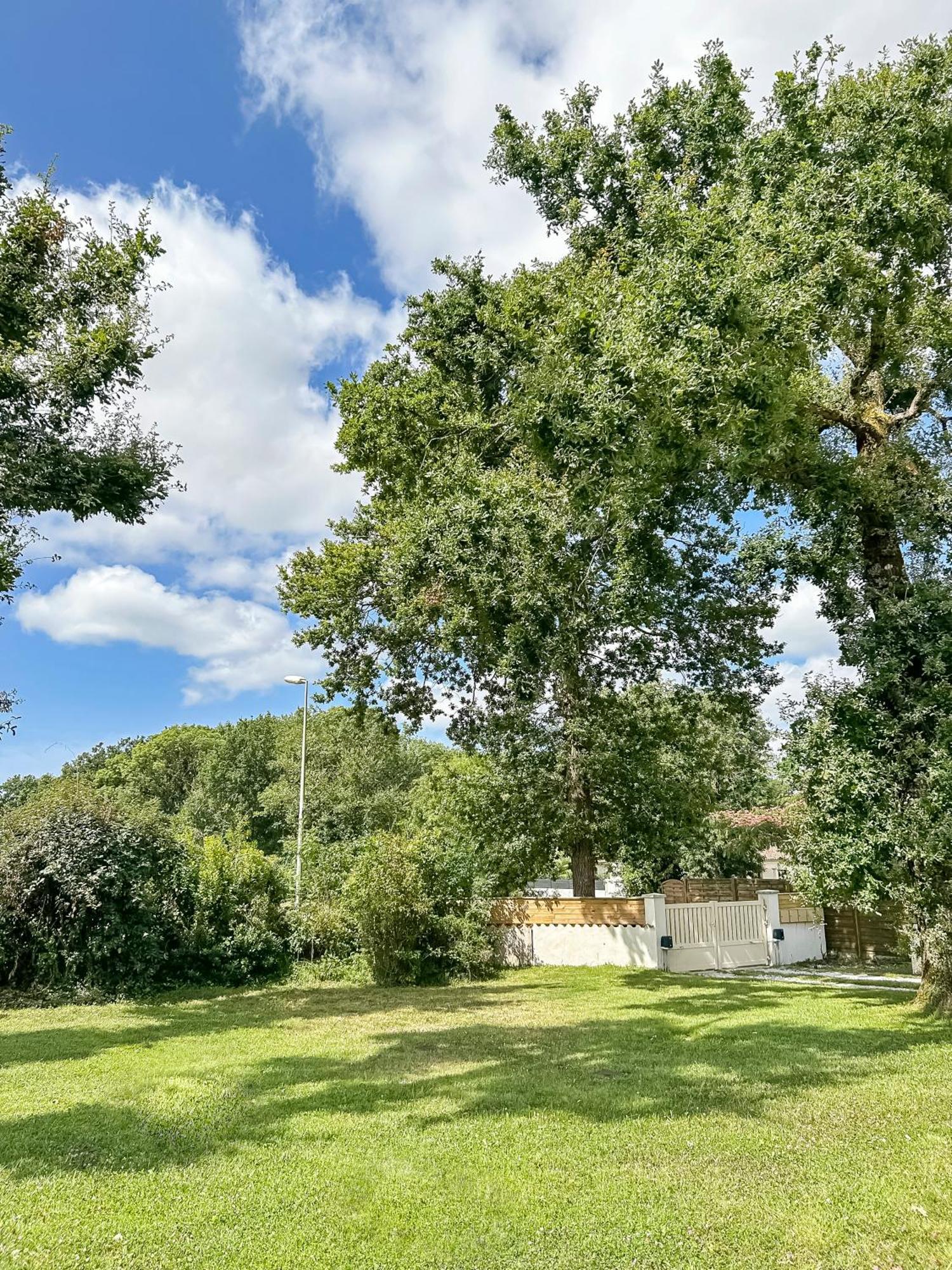 Calme Jardin & Parking Prox Royan Appart 2 Médis מראה חיצוני תמונה
